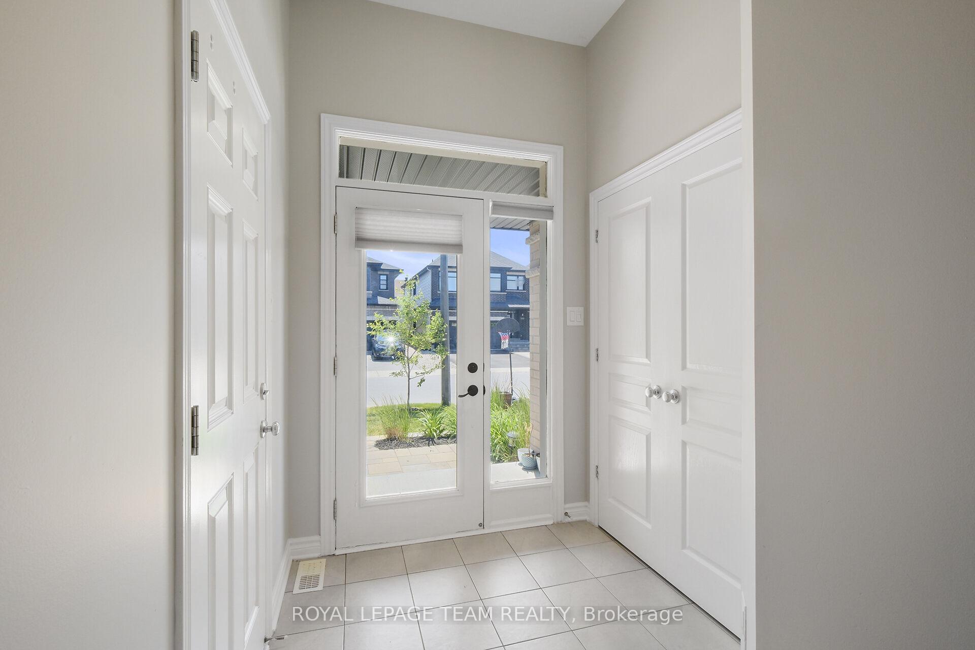 Photo 2 of 273 Shinleaf Crescent, Ottawa, Mer Bleue/Bradley Estates/Anderson Park — HOMEH