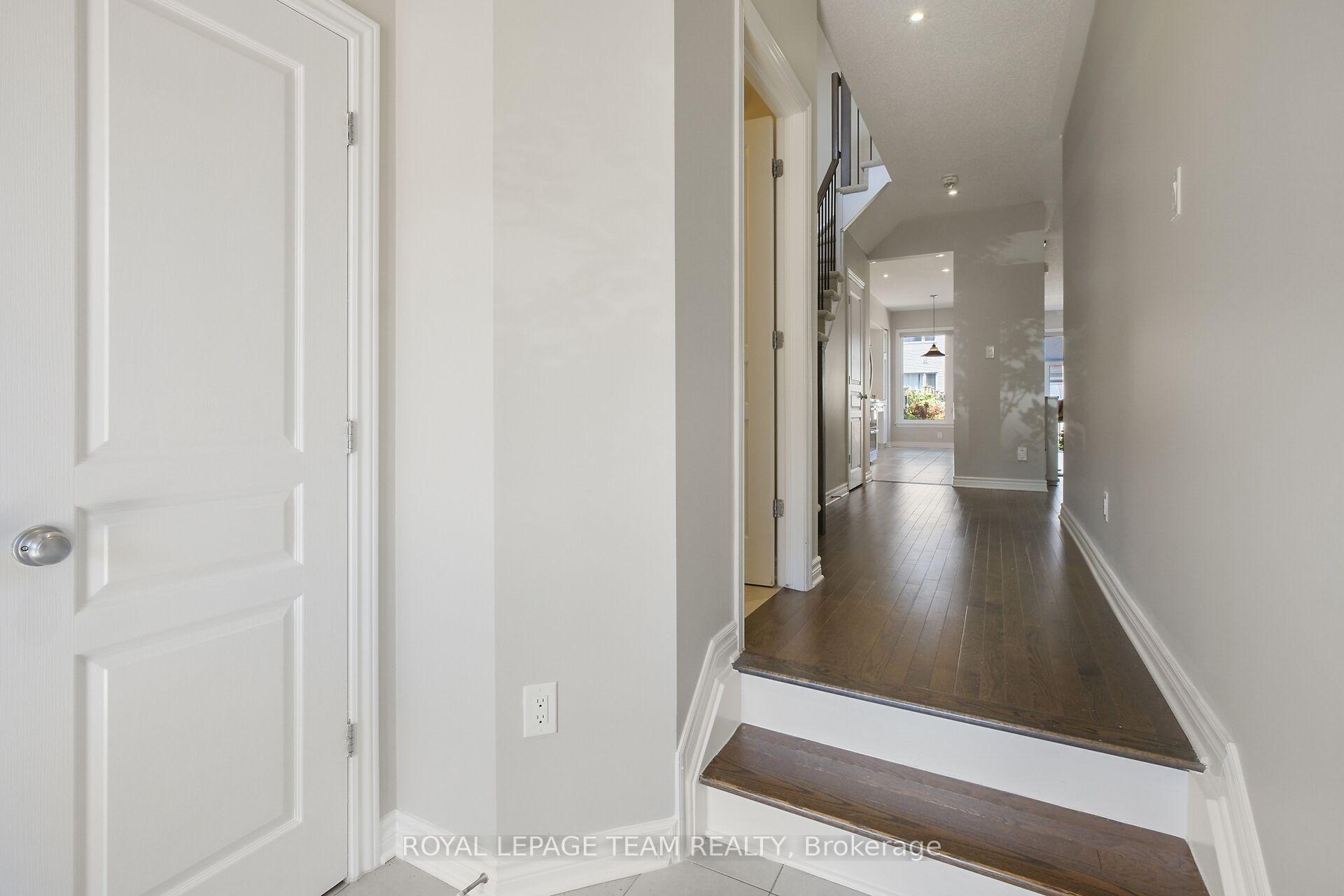 Photo 3 of 273 Shinleaf Crescent, Ottawa, Mer Bleue/Bradley Estates/Anderson Park — HOMEH