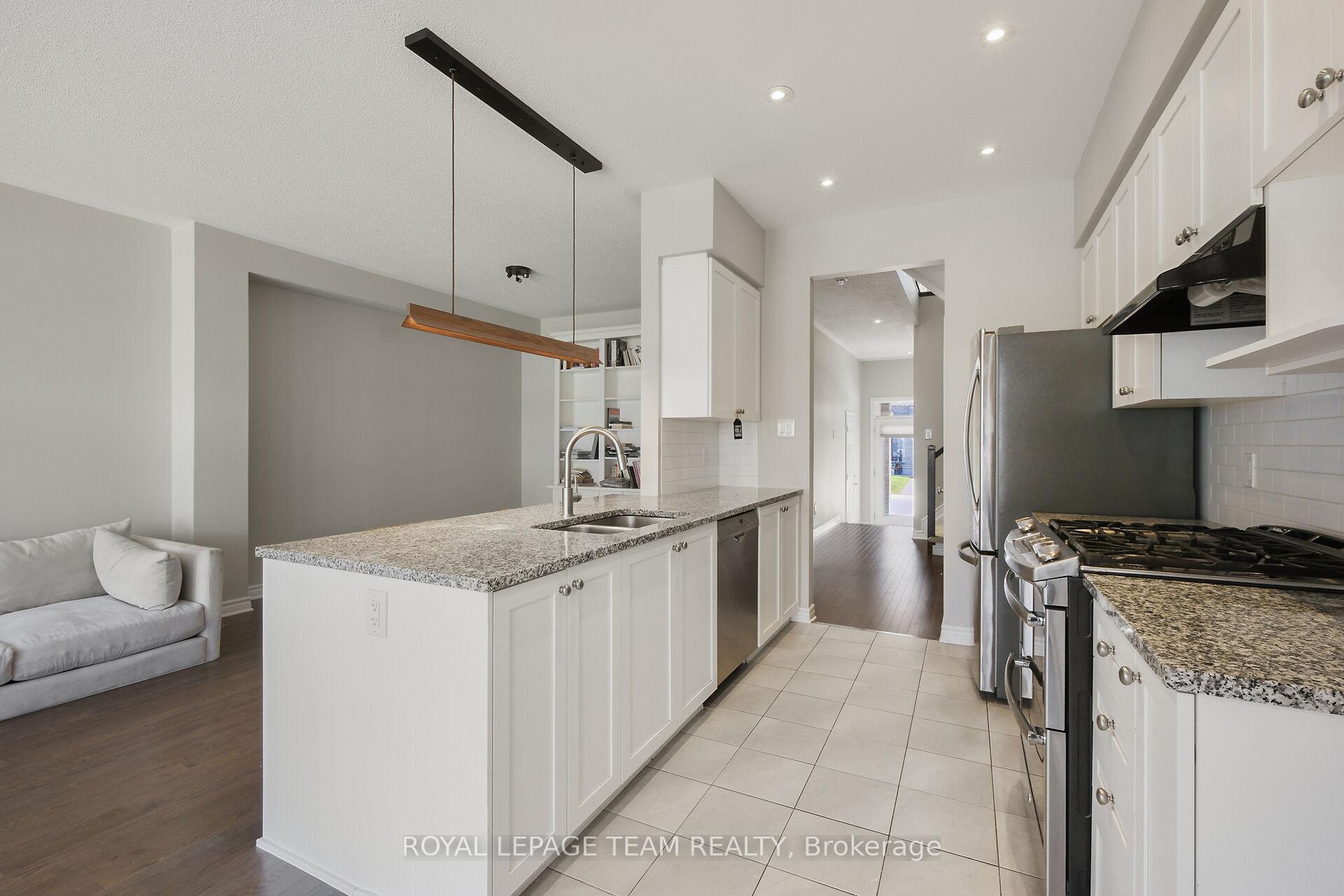 Photo 10 of 273 Shinleaf Crescent, Ottawa, Mer Bleue/Bradley Estates/Anderson Park — HOMEH