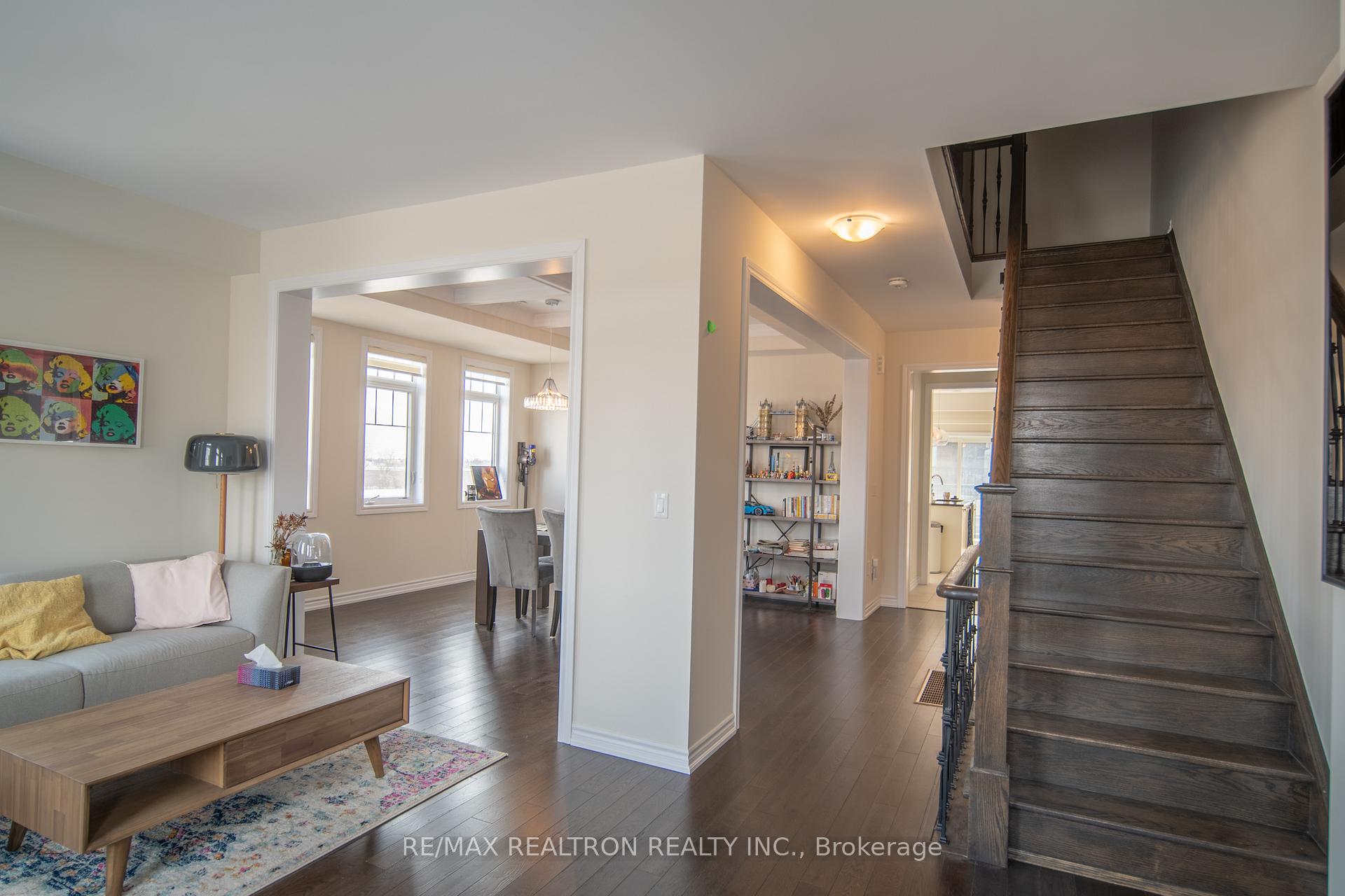 Photo 4 of 55 George Peach Drive, Markham, Victoria Square — HOMEH