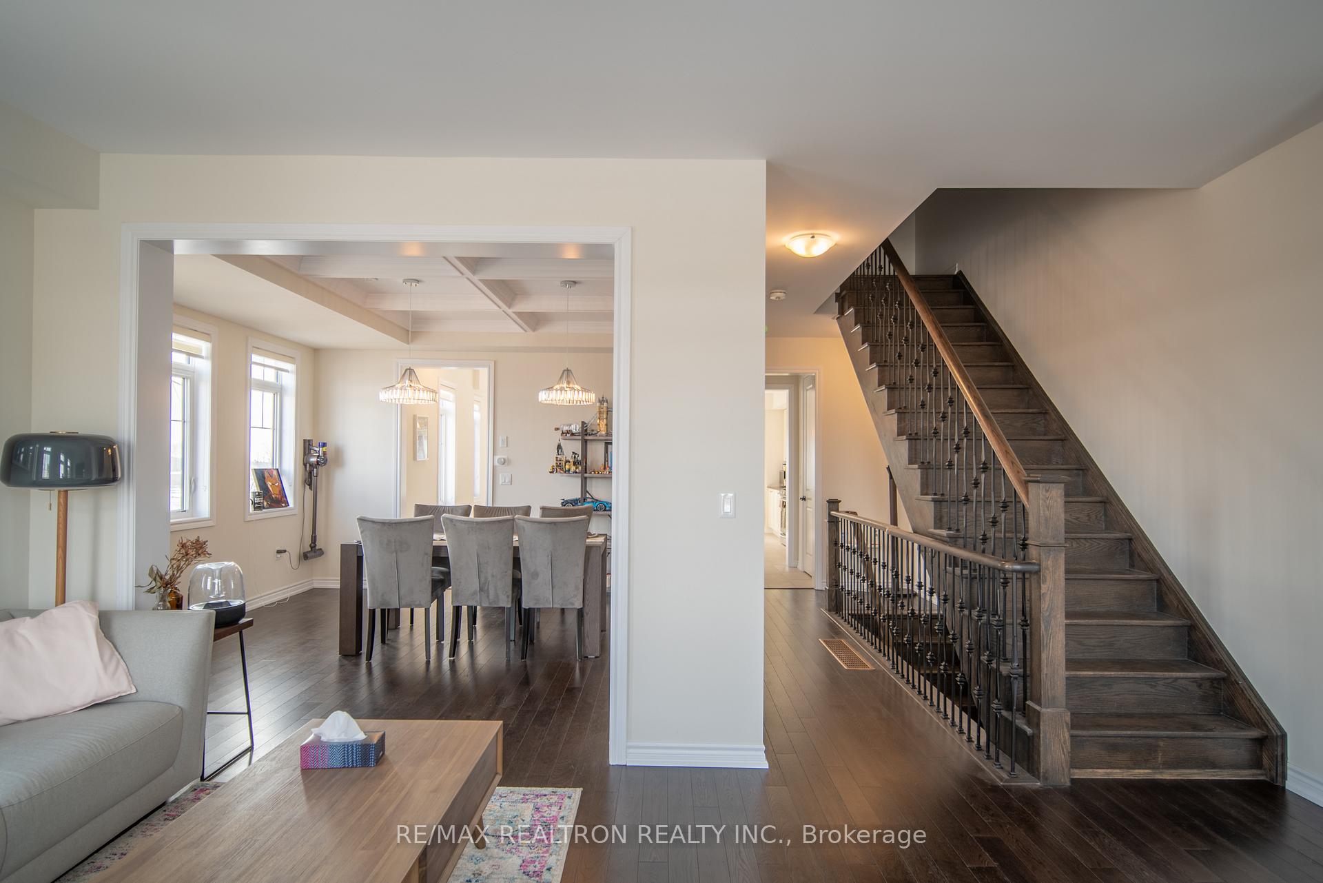 Photo 5 of 55 George Peach Drive, Markham, Victoria Square — HOMEH