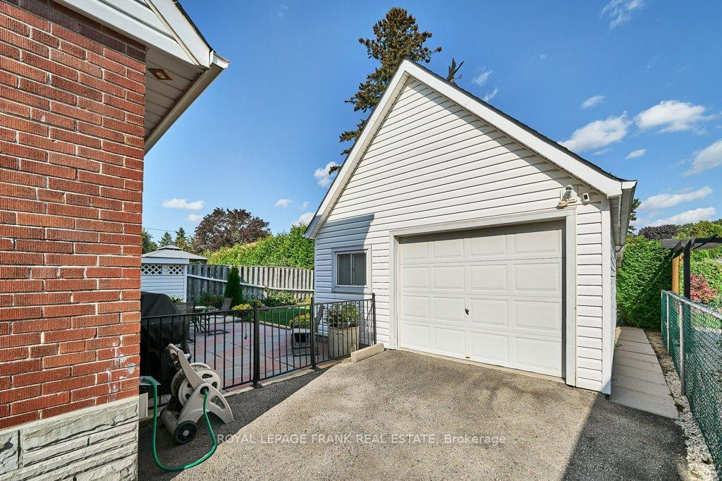 Photo 3 of 483 Nipigon Street, Oshawa, McLaughlin — HOMEH