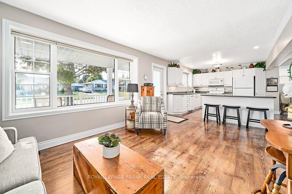 Photo 6 of 483 Nipigon Street, Oshawa, McLaughlin — HOMEH