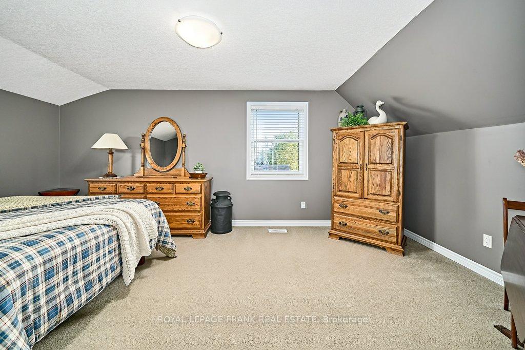 Photo 18 of 483 Nipigon Street, Oshawa, McLaughlin — HOMEH