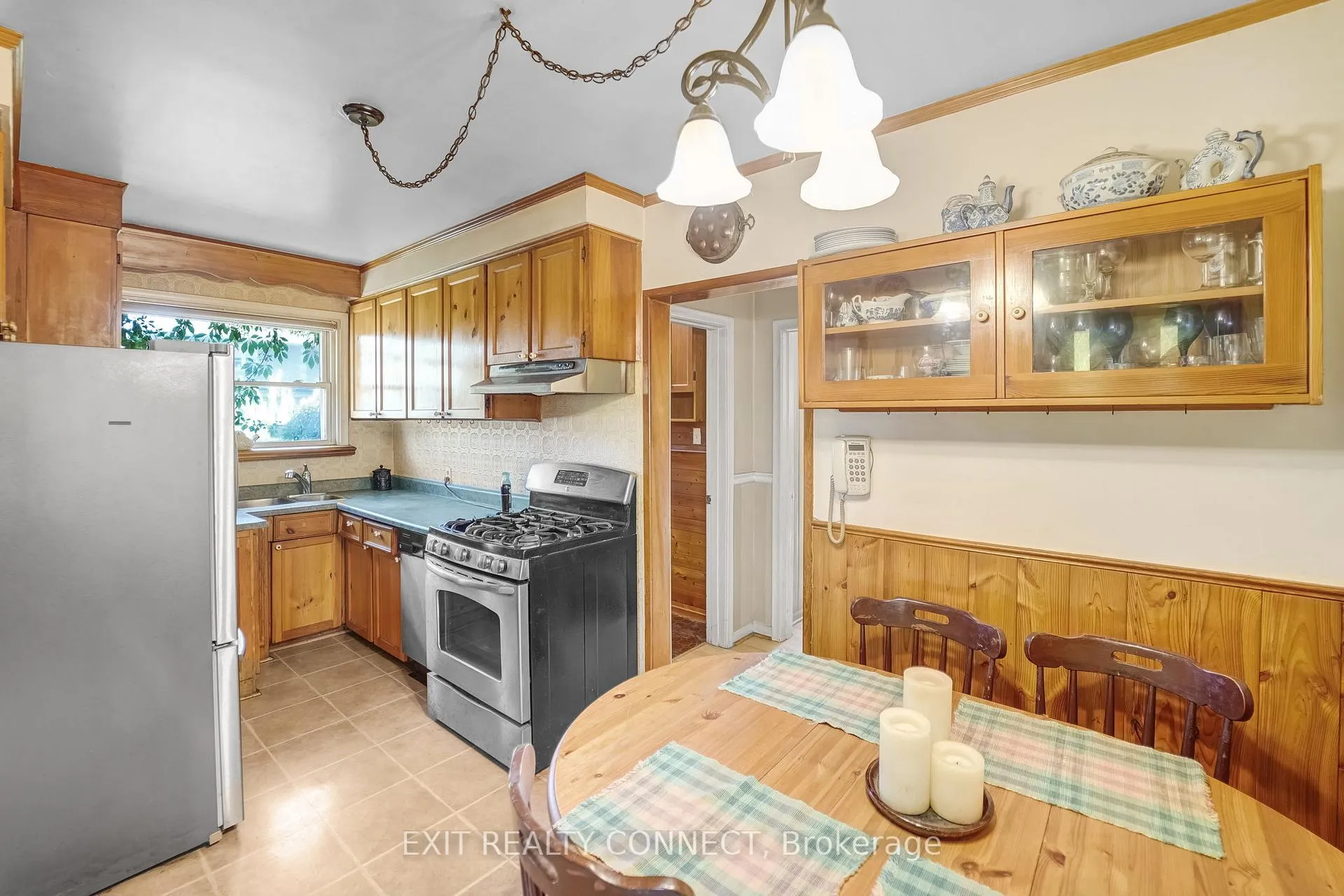 Photo 4 of 398 Third Line, Oakville, West — HOMEH