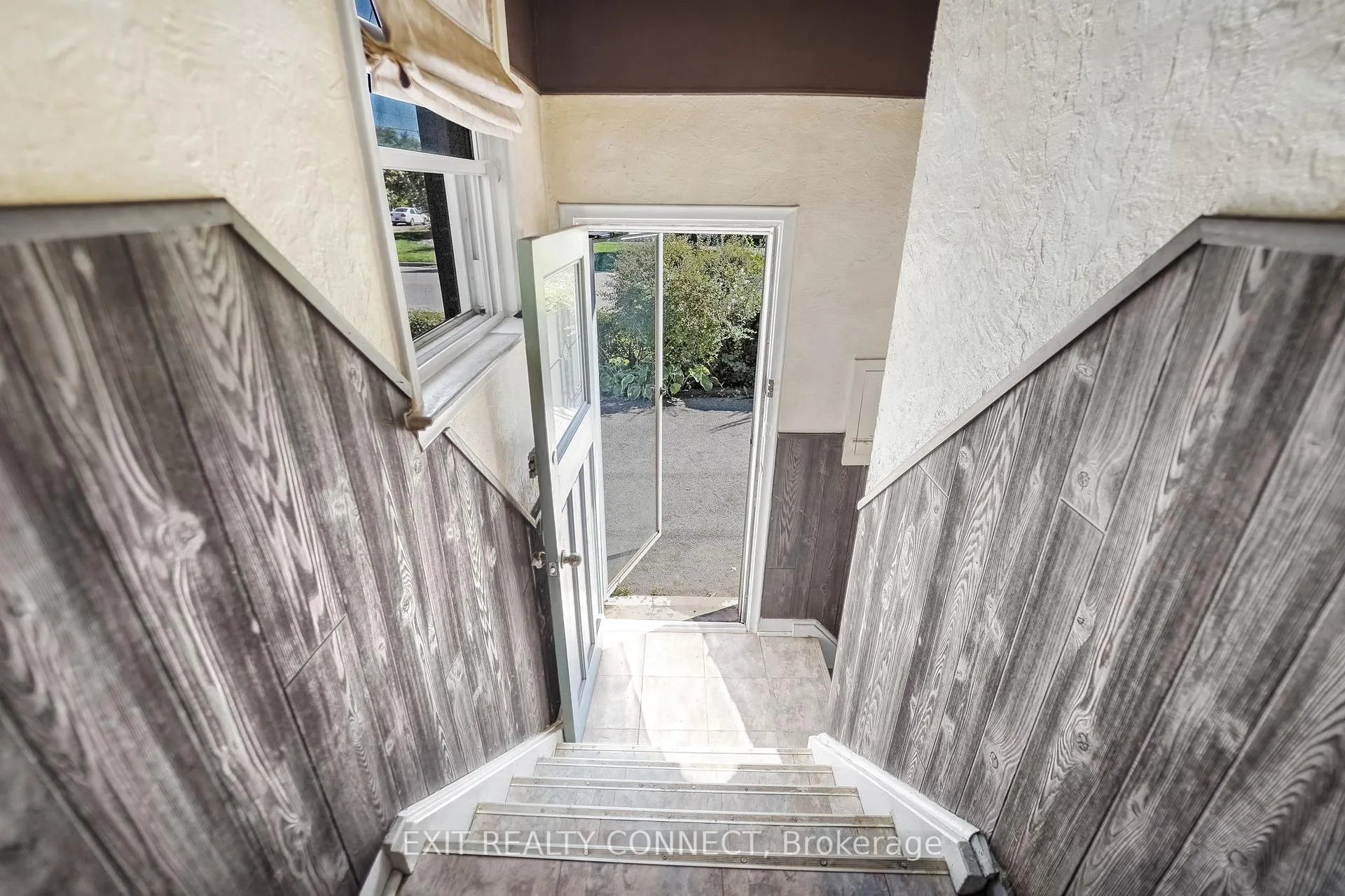 Photo 8 of 398 Third Line, Oakville, West — HOMEH
