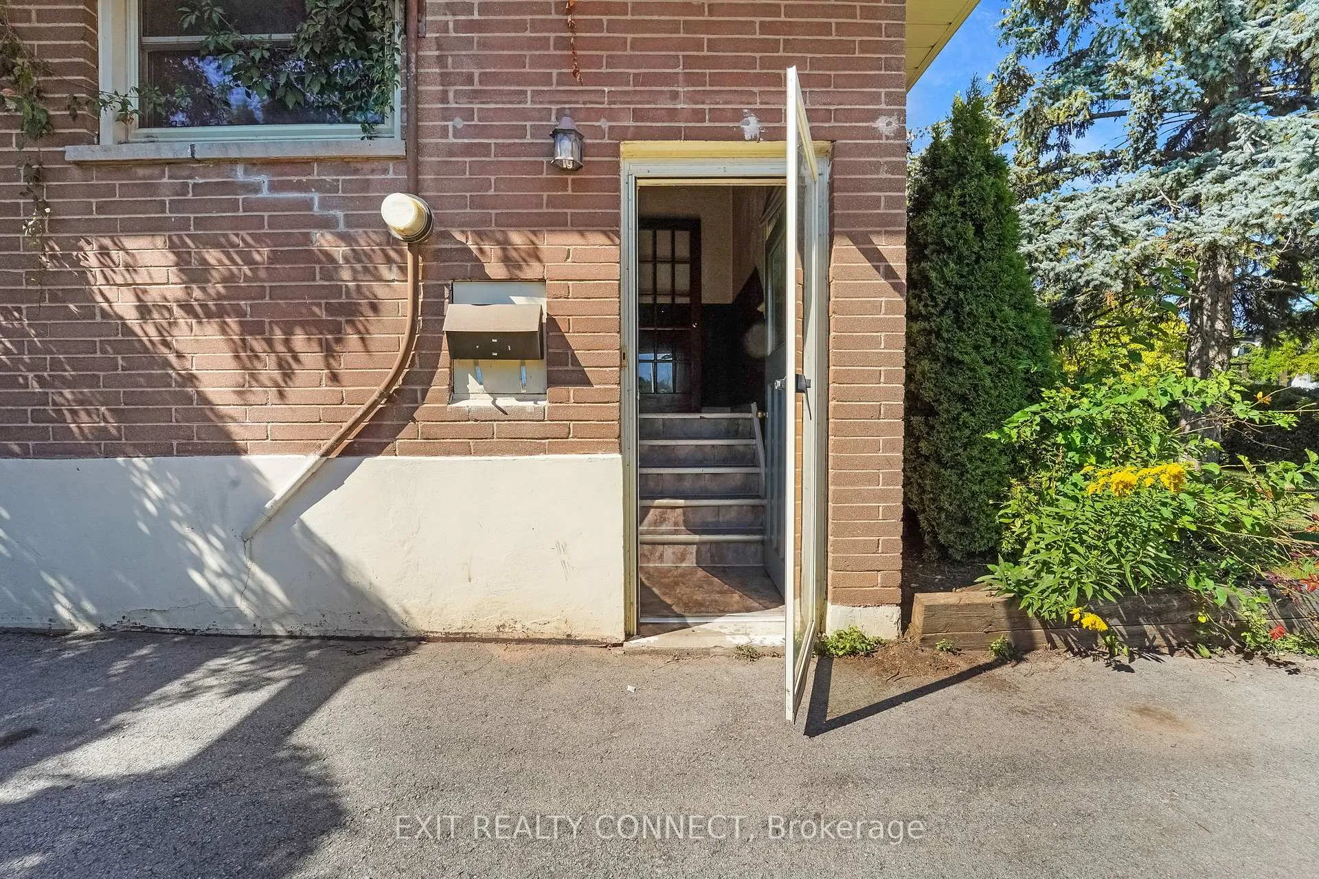Photo 27 of 398 Third Line, Oakville, West — HOMEH