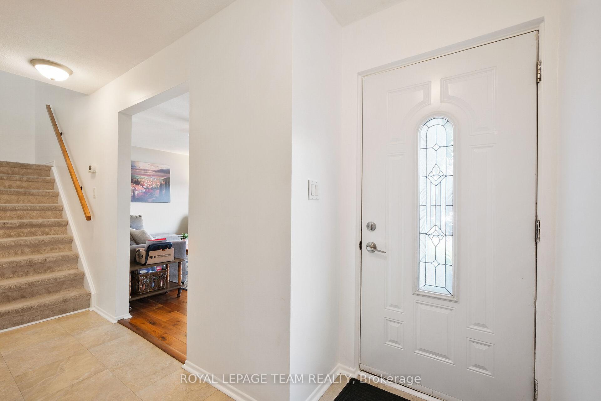 Photo 6 of 906 Borland Drive, Ottawa, Chatelaine Village — HOMEH