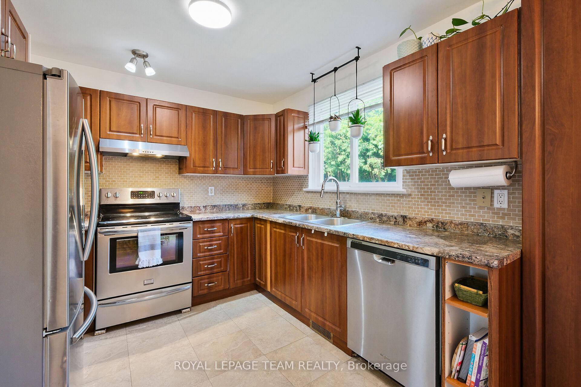 Photo 12 of 906 Borland Drive, Ottawa, Chatelaine Village — HOMEH