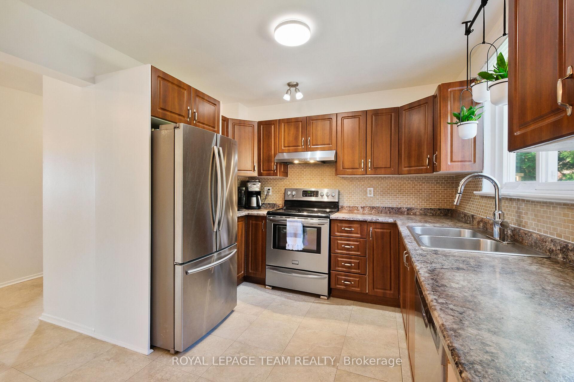 Photo 13 of 906 Borland Drive, Ottawa, Chatelaine Village — HOMEH