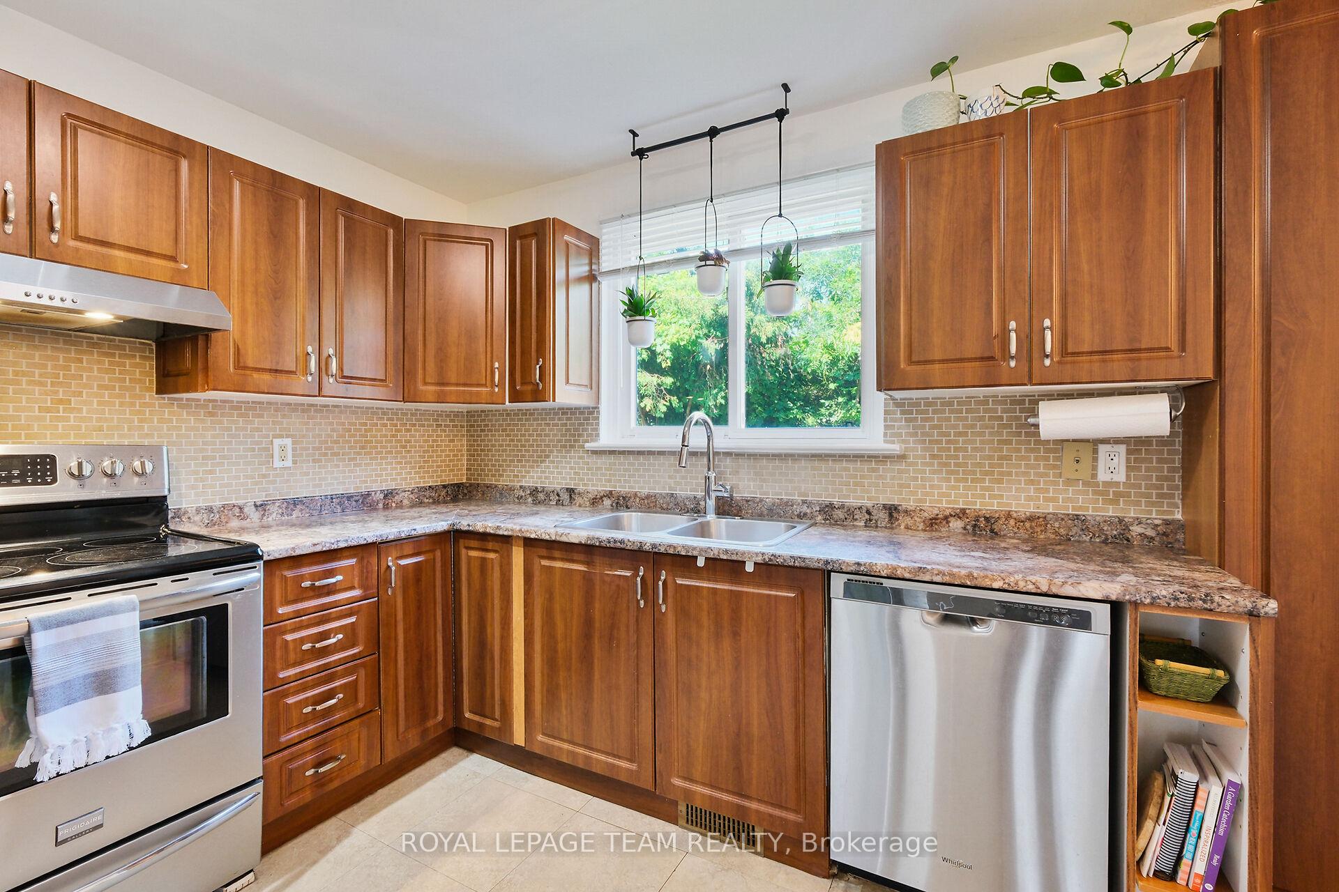 Photo 14 of 906 Borland Drive, Ottawa, Chatelaine Village — HOMEH