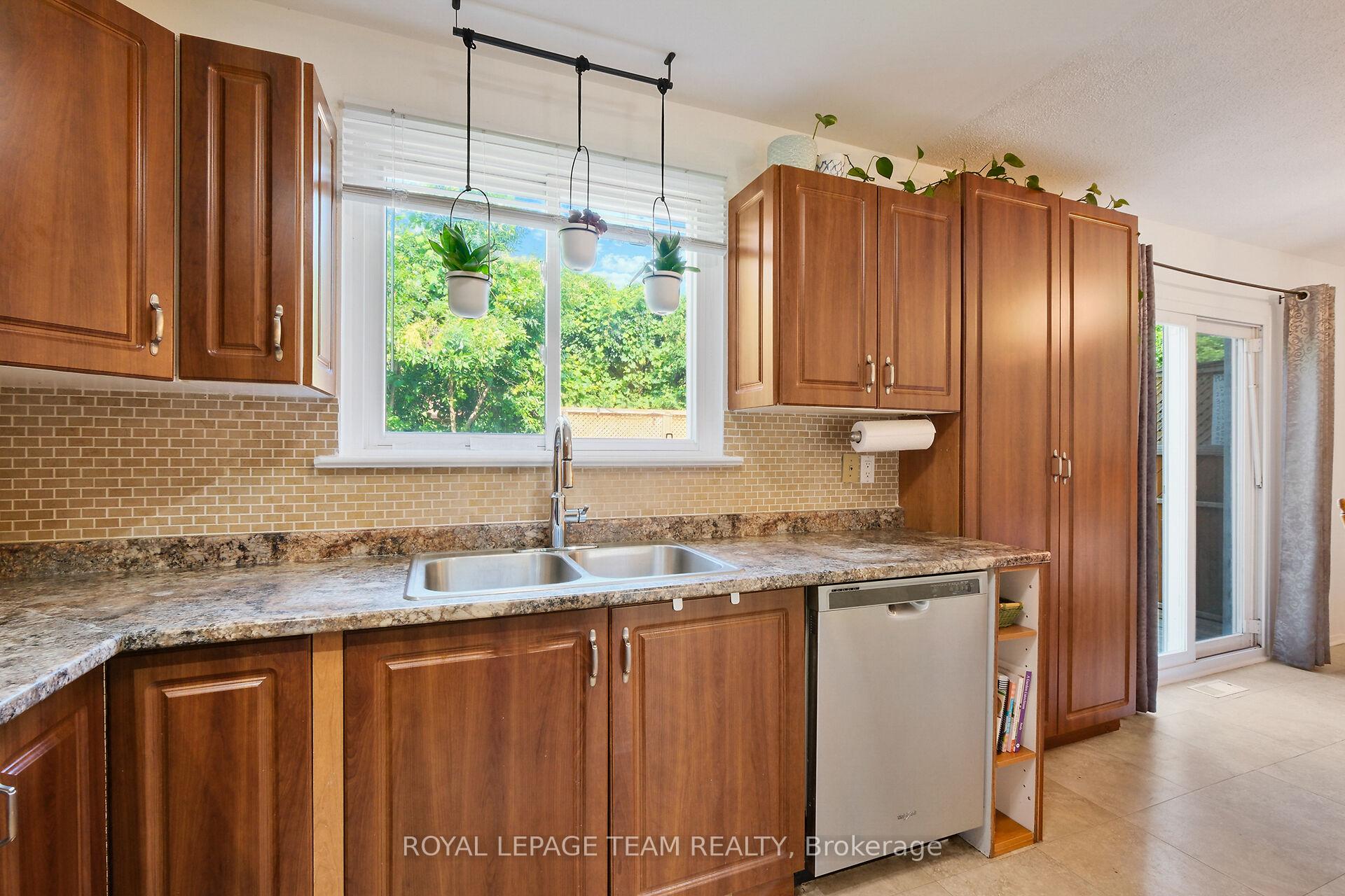 Photo 15 of 906 Borland Drive, Ottawa, Chatelaine Village — HOMEH