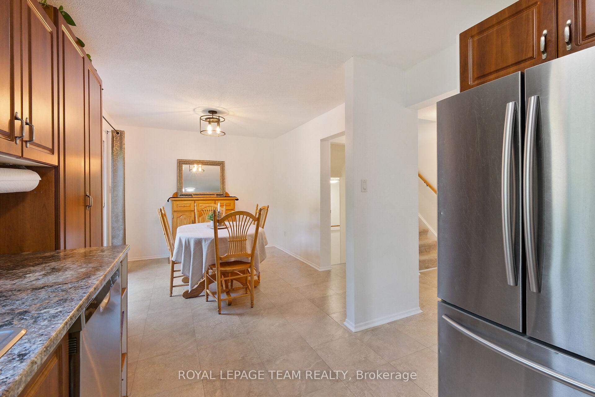Photo 16 of 906 Borland Drive, Ottawa, Chatelaine Village — HOMEH