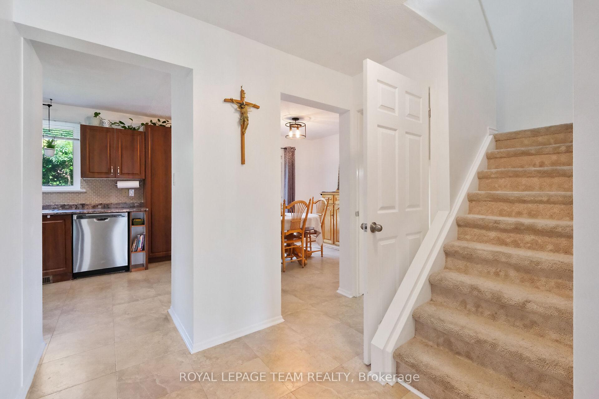 Photo 19 of 906 Borland Drive, Ottawa, Chatelaine Village — HOMEH