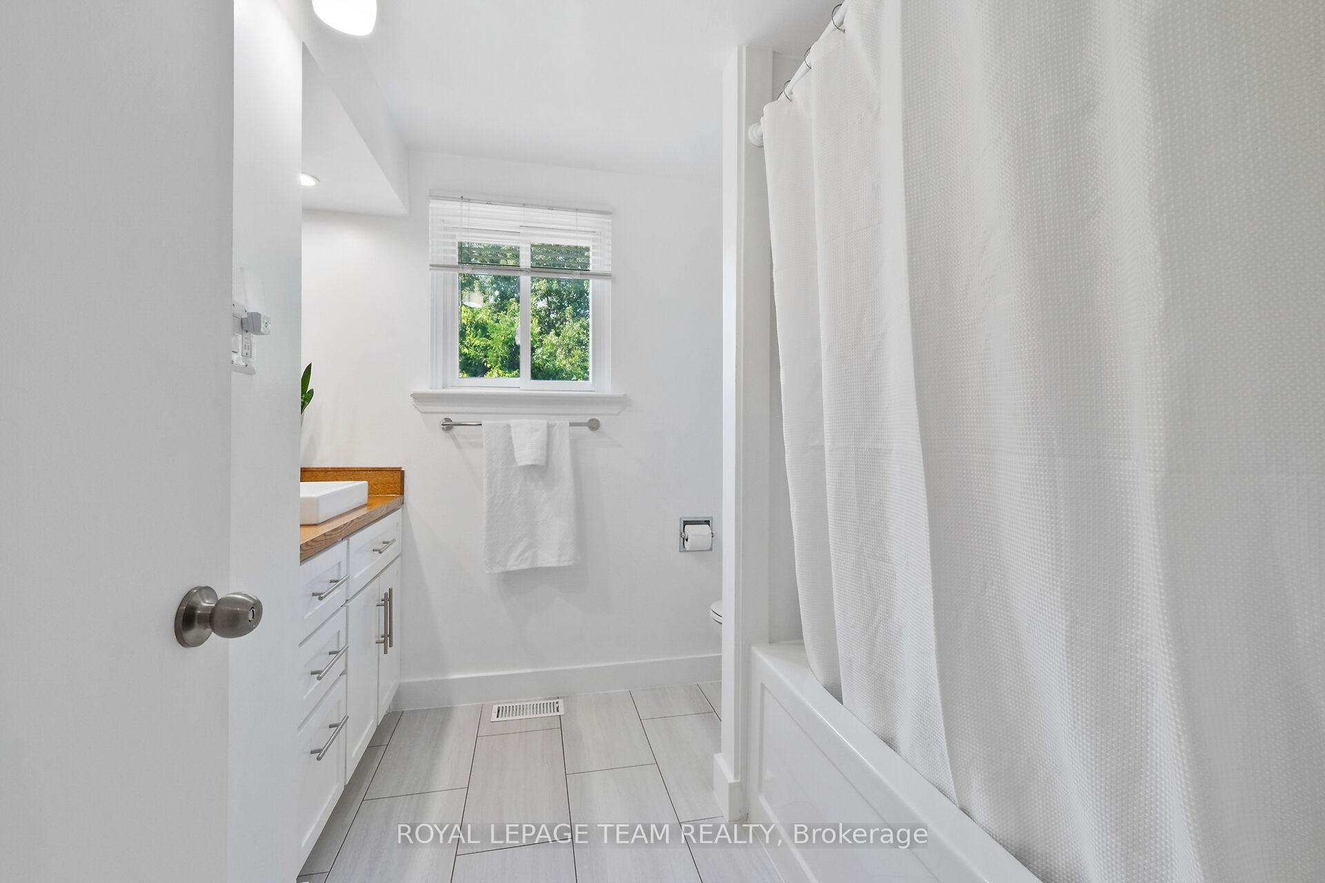 Photo 27 of 906 Borland Drive, Ottawa, Chatelaine Village — HOMEH