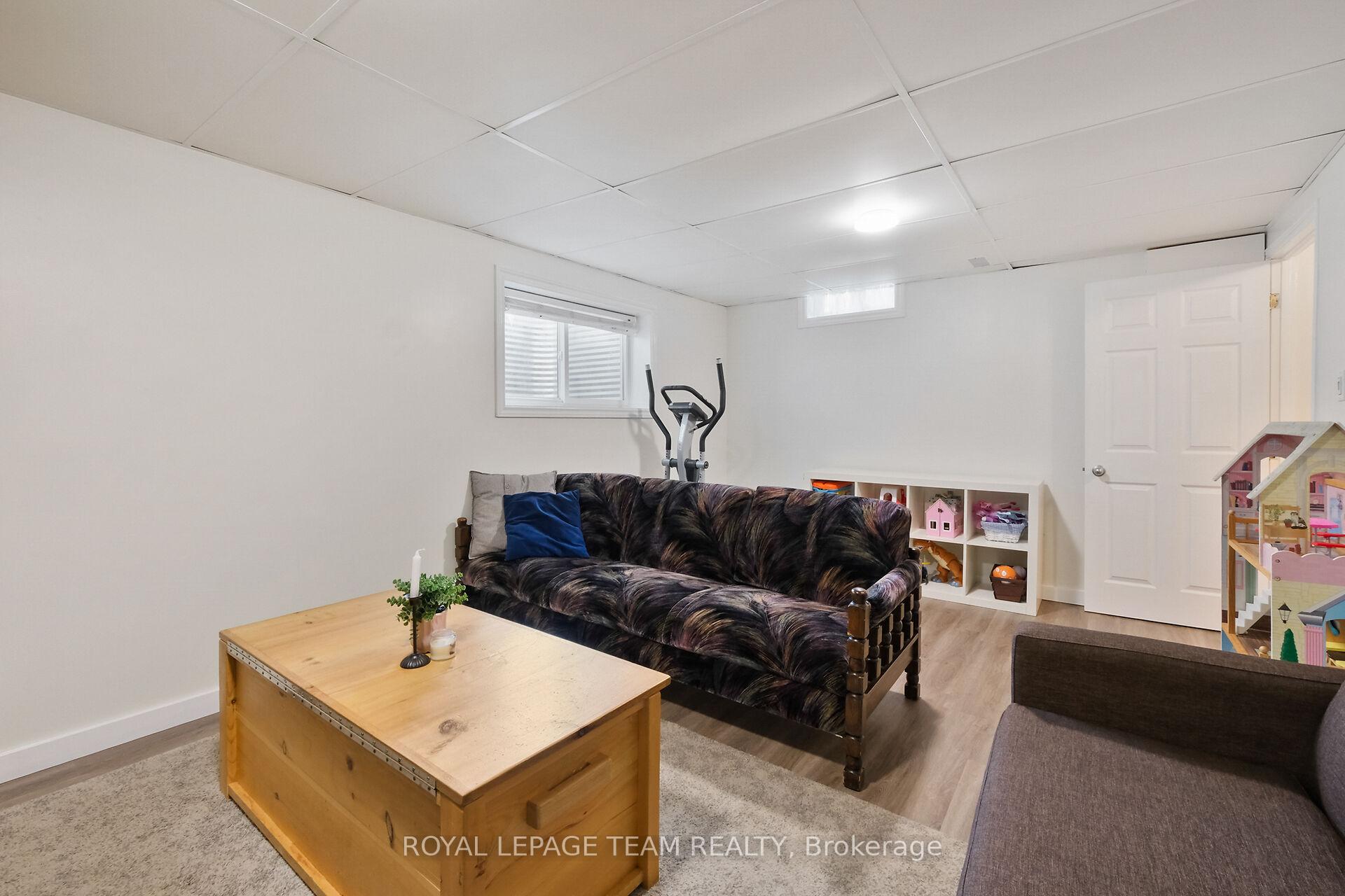 Photo 33 of 906 Borland Drive, Ottawa, Chatelaine Village — HOMEH