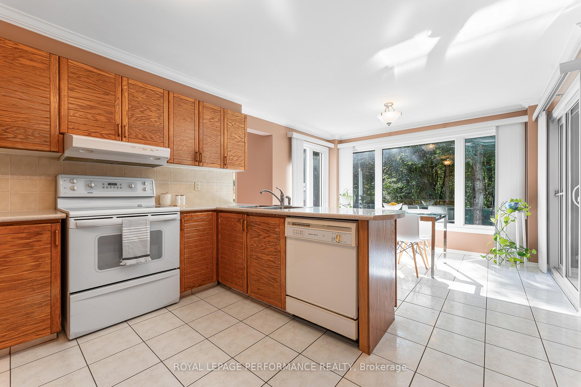 Photo 13 of 1848 Thistleleaf Crescent, Ottawa, Chapel Hill — HOMEH