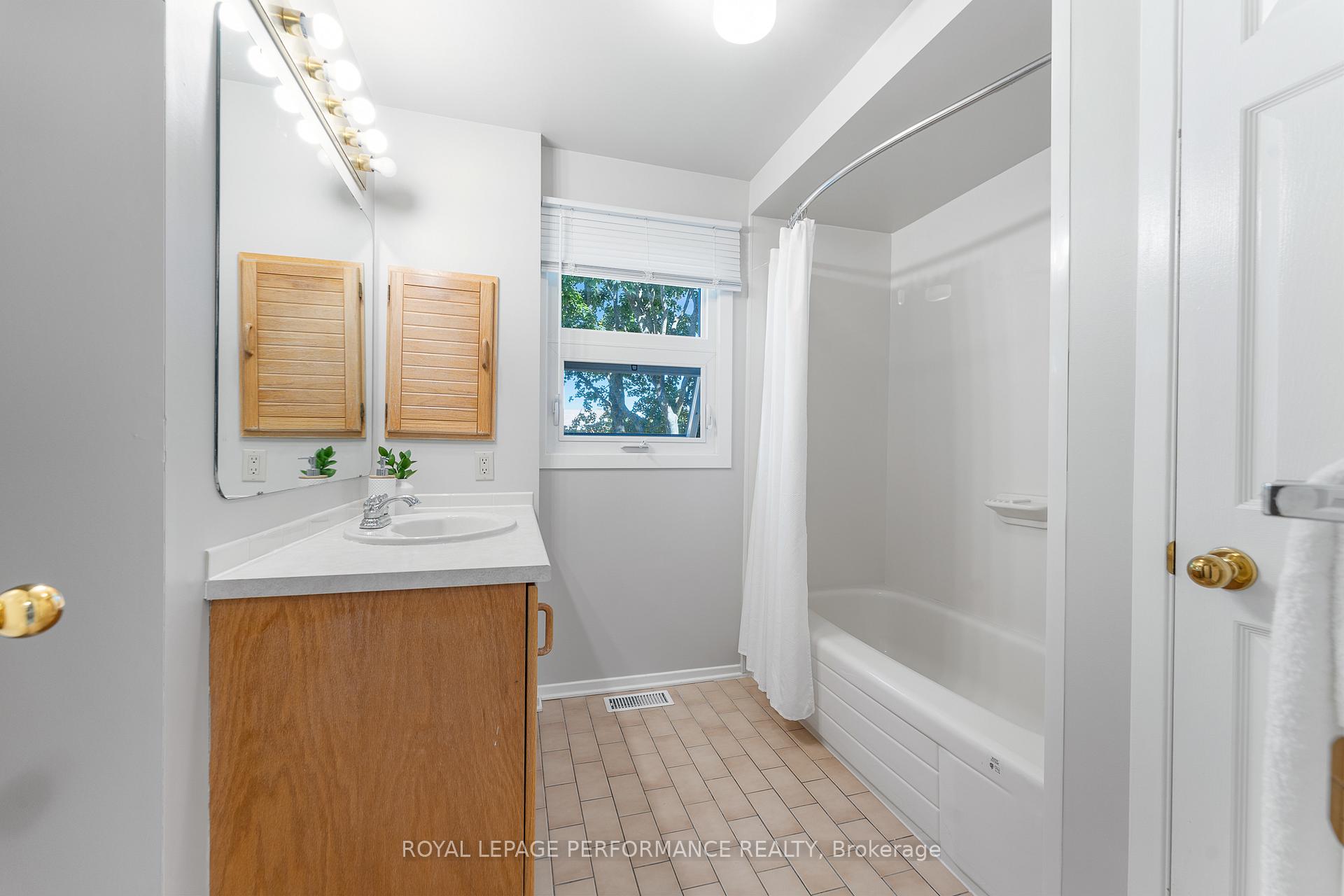 Photo 35 of 1848 Thistleleaf Crescent, Ottawa, Chapel Hill — HOMEH