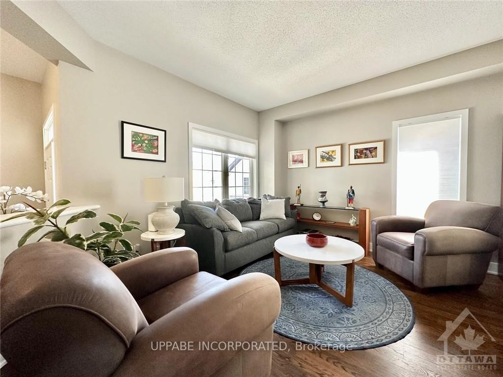 Photo 2 of 1934 Pennyroyal Crescent, Ottawa, Notting Hill/Summerside — HOMEH