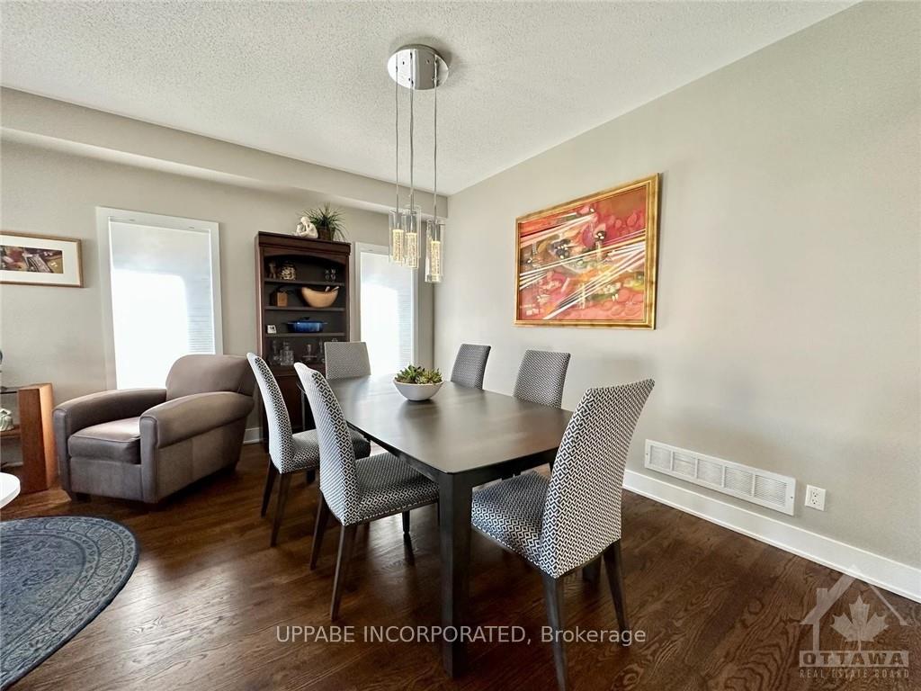 Photo 4 of 1934 Pennyroyal Crescent, Ottawa, Notting Hill/Summerside — HOMEH