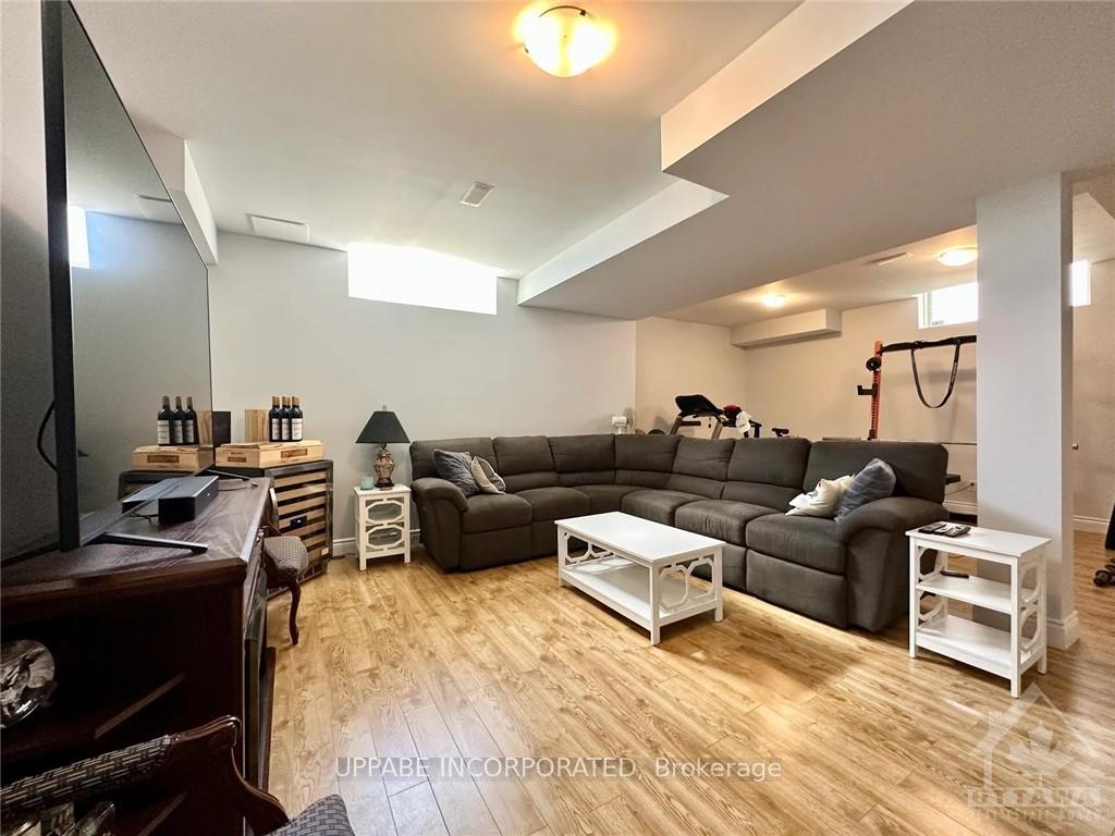 Photo 12 of 1934 Pennyroyal Crescent, Ottawa, Notting Hill/Summerside — HOMEH