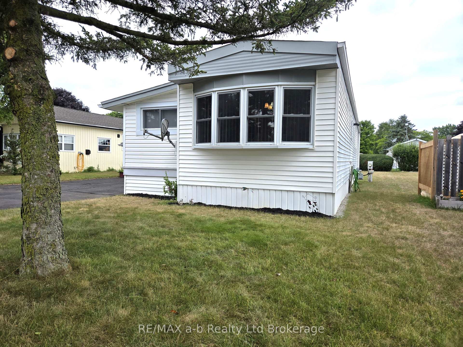 Photo 3 of 8 Third Street, Norfolk, Rural Middleton — HOMEH