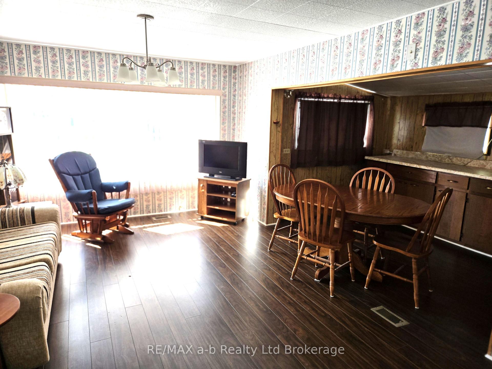 Photo 15 of 8 Third Street, Norfolk, Rural Middleton — HOMEH