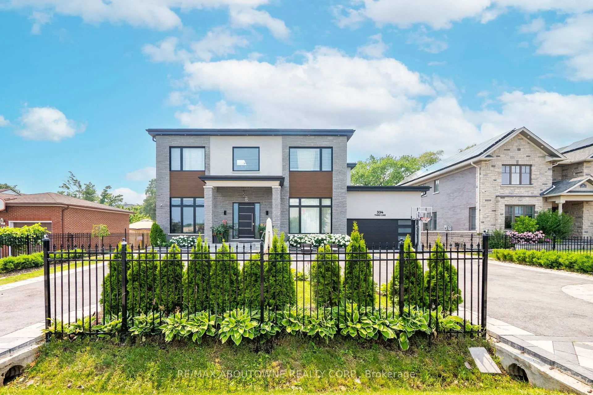 Photo 3 of 334 Third Lane, Oakville, West — HOMEH