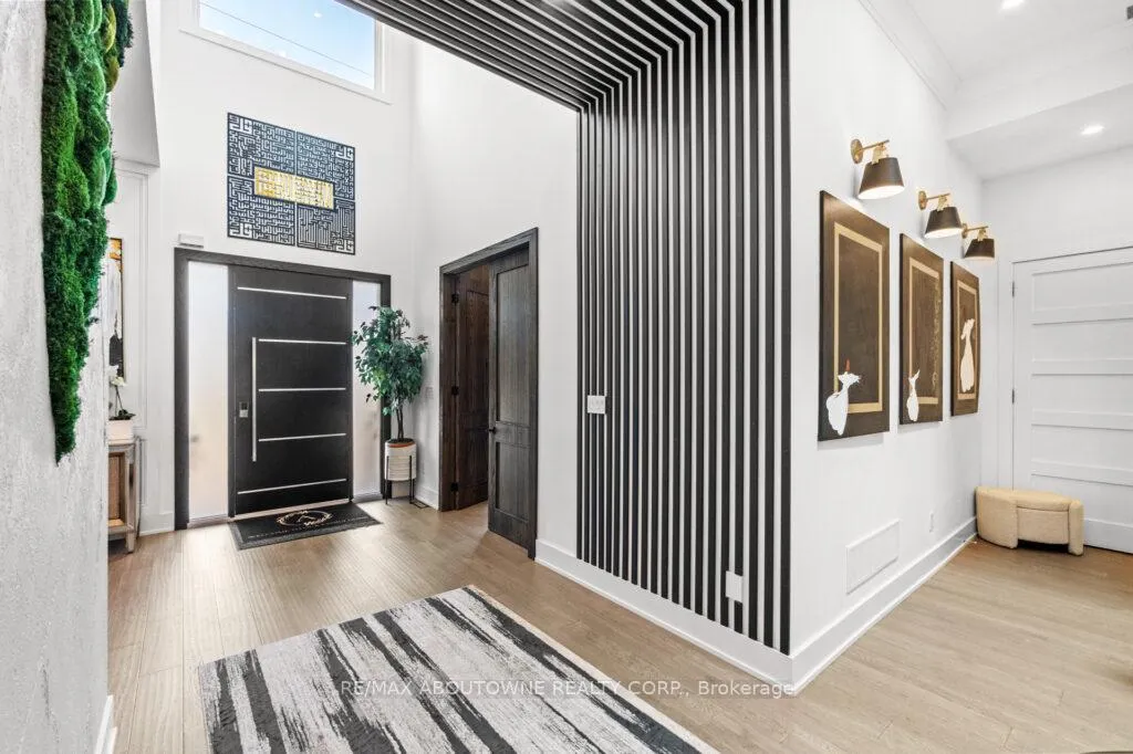 Photo 8 of 334 Third Lane, Oakville, West — HOMEH