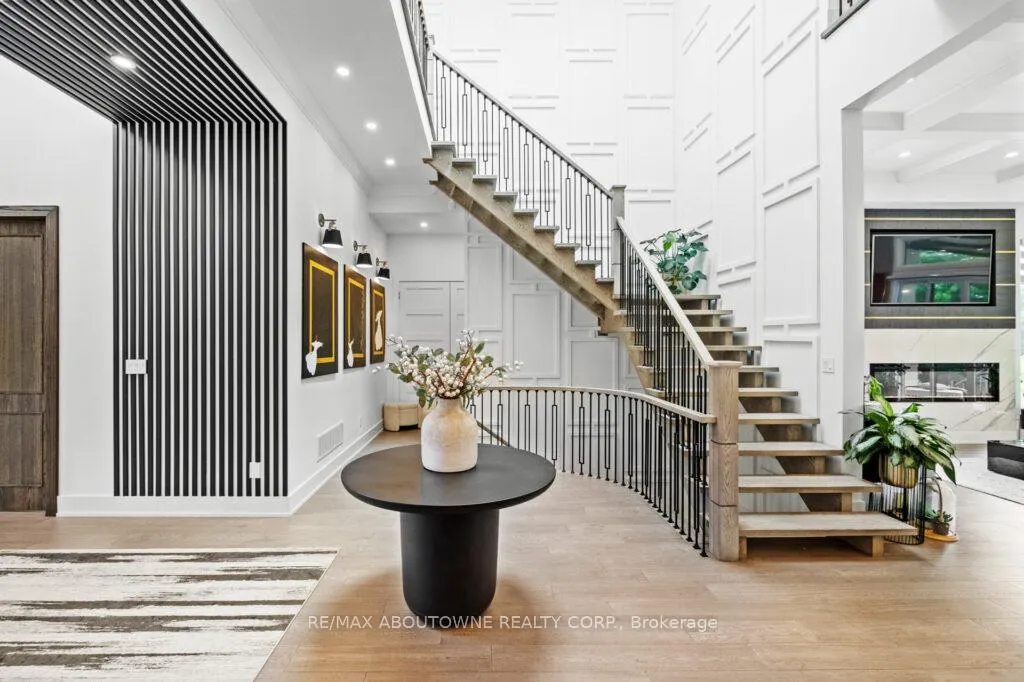 Photo 9 of 334 Third Lane, Oakville, West — HOMEH