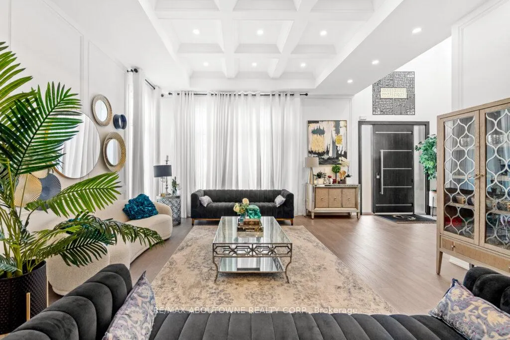 Photo 10 of 334 Third Lane, Oakville, West — HOMEH