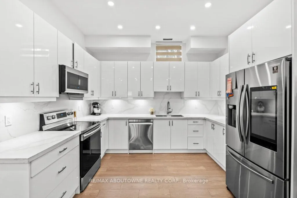 Photo 33 of 334 Third Lane, Oakville, West — HOMEH