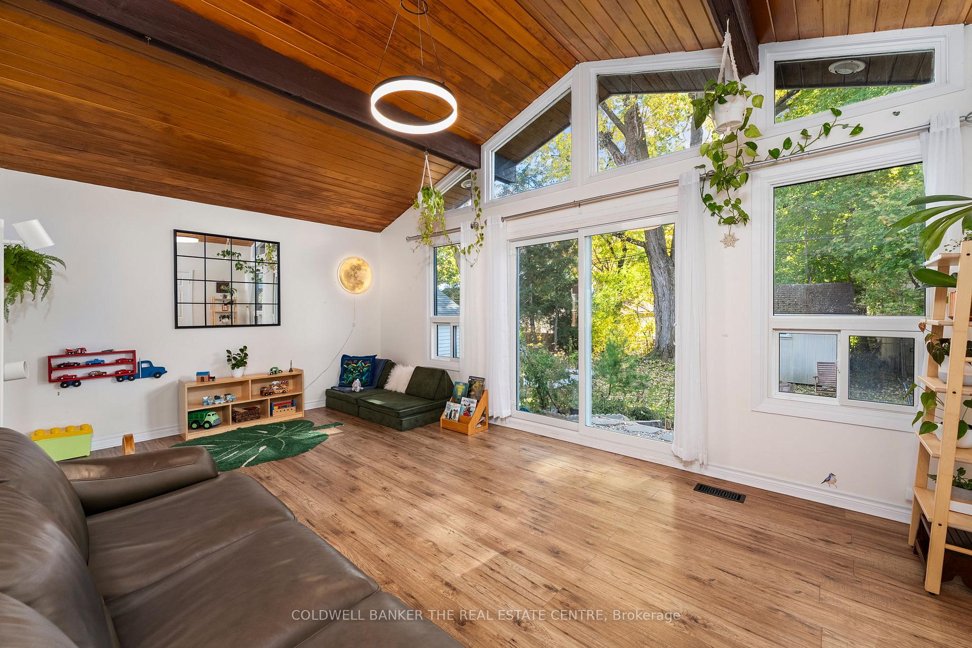Photo 9 of 105 Hillcroft Street, Oshawa, O'Neill — HOMEH