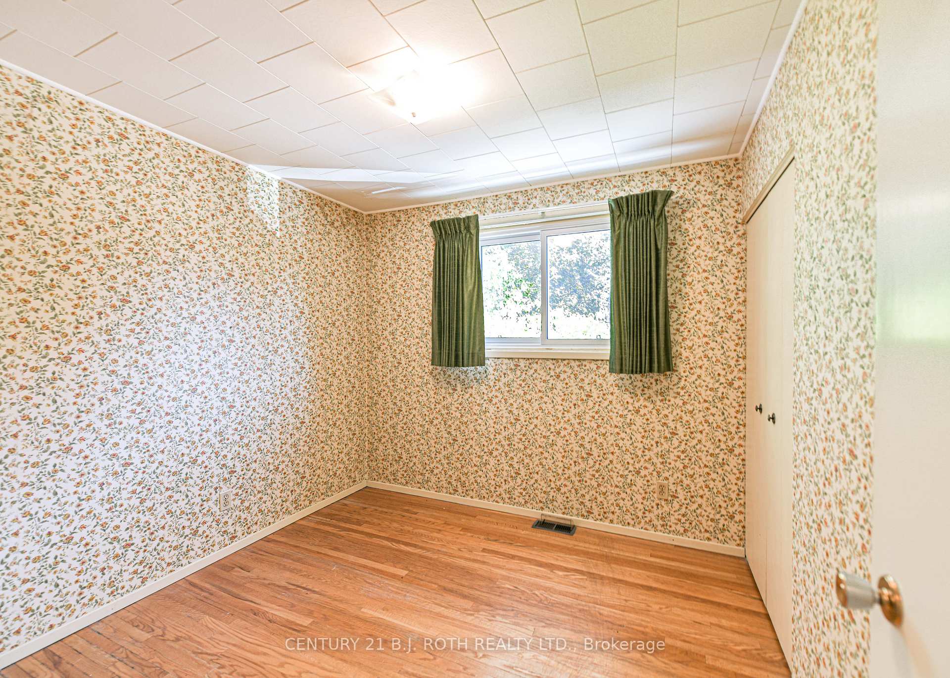 Photo 35 of 417 Harmon Road, Orillia — HOMEH