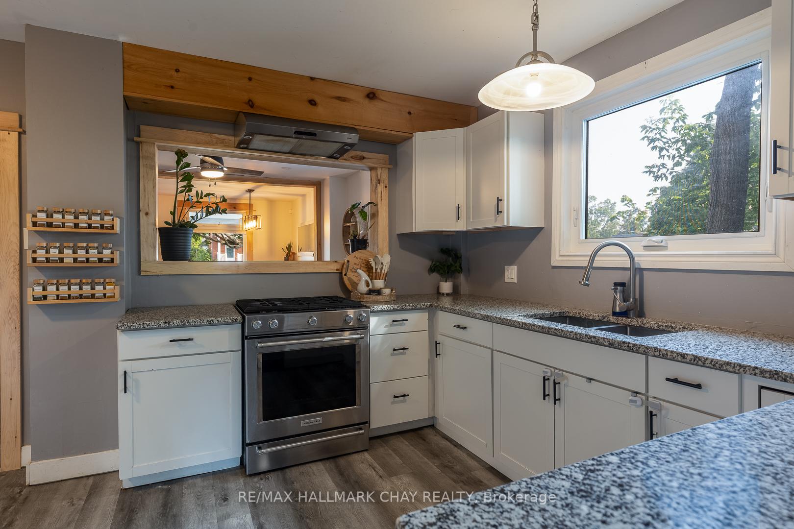 Photo 9 of 109 Borland Street E, Orillia — HOMEH