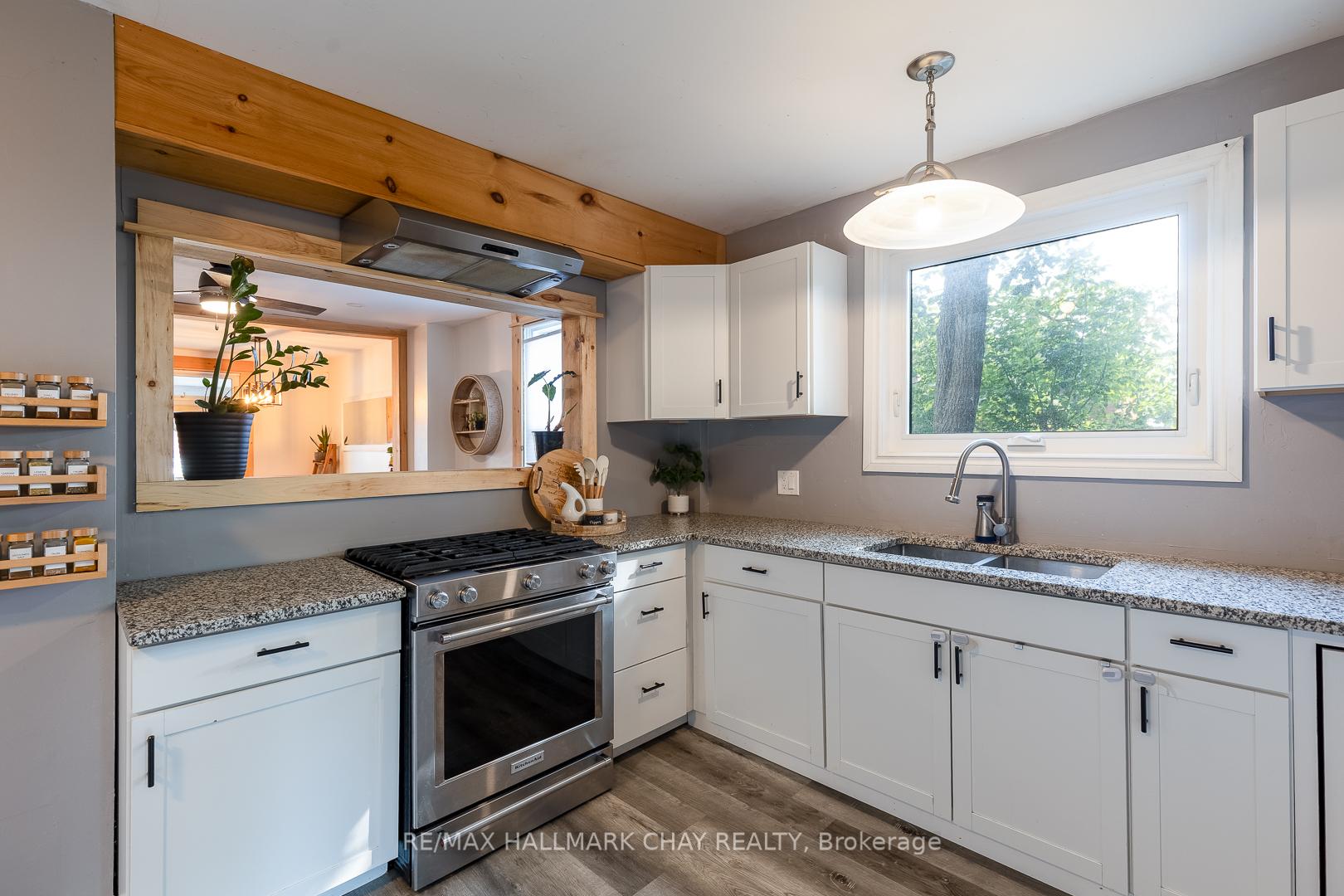 Photo 11 of 109 Borland Street E, Orillia — HOMEH