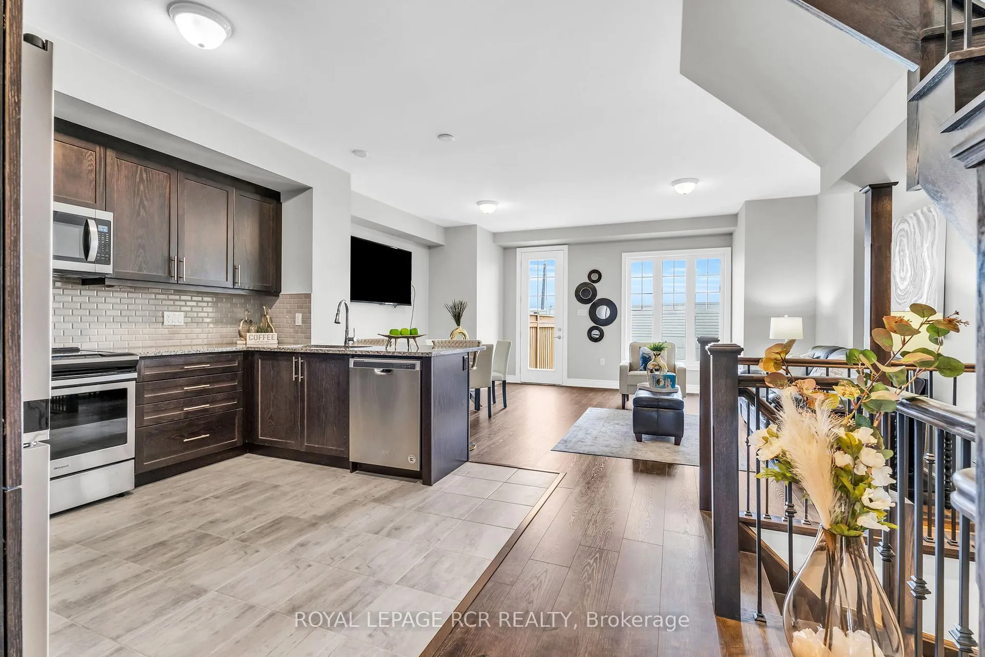Photo 6 of 215 Walker Boulevard, New Tecumseth, Alliston — HOMEH