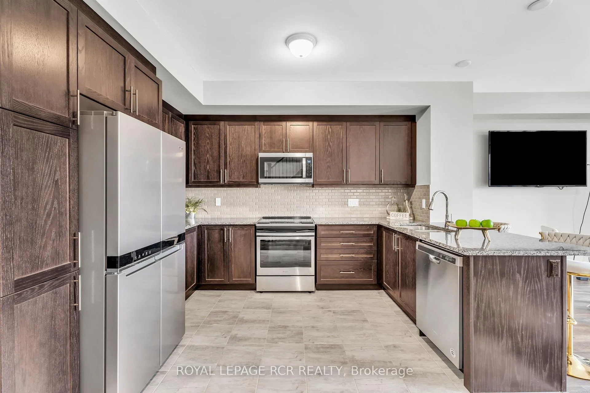 Photo 13 of 215 Walker Boulevard, New Tecumseth, Alliston — HOMEH