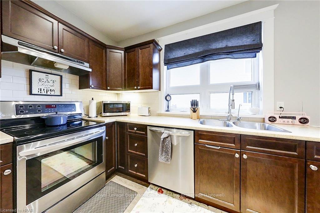 Photo 10 of 465 Albert Avenue N, North Perth, Listowel — HOMEH