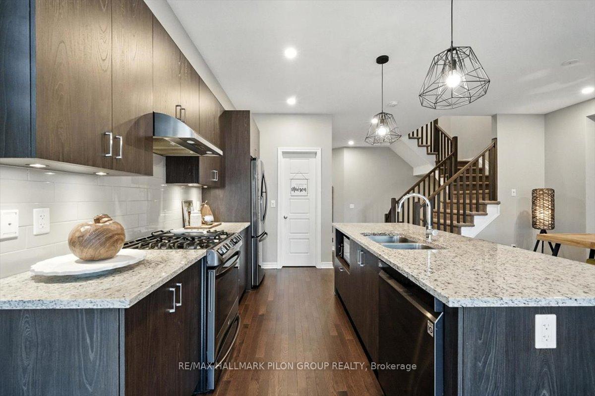 Photo 4 of 943 Geographe Terrace, Ottawa, Camelot — HOMEH