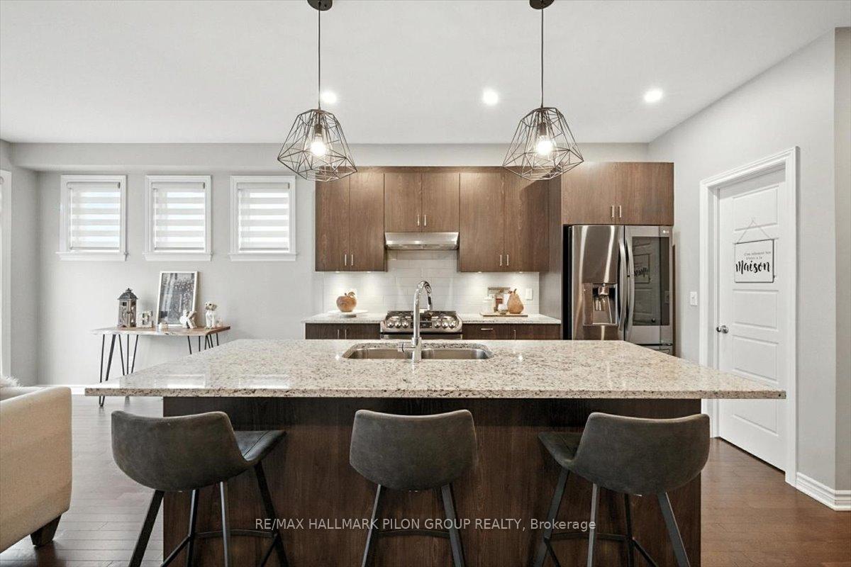 Photo 5 of 943 Geographe Terrace, Ottawa, Camelot — HOMEH