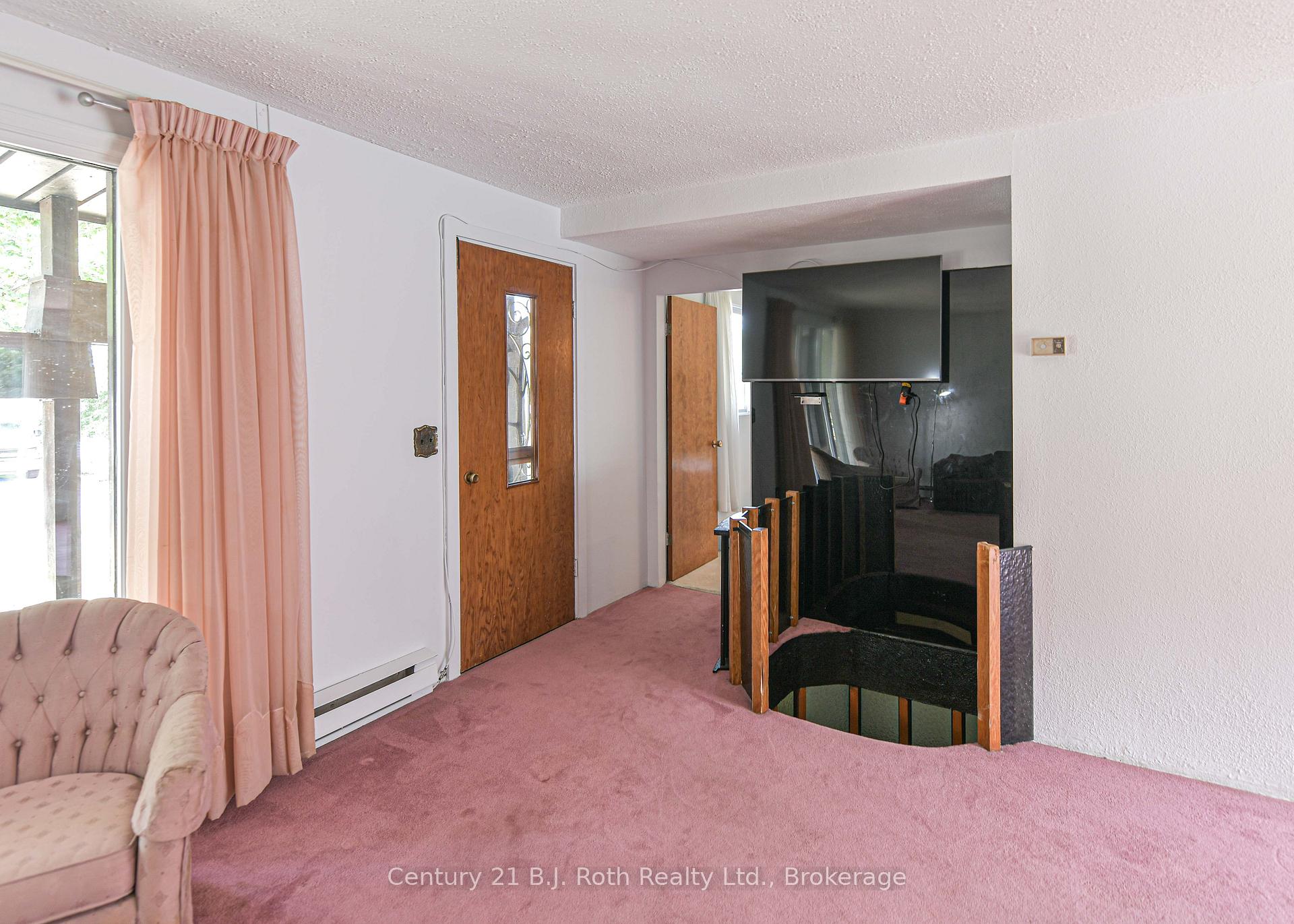 Photo 10 of 535 High Street, Orillia — HOMEH