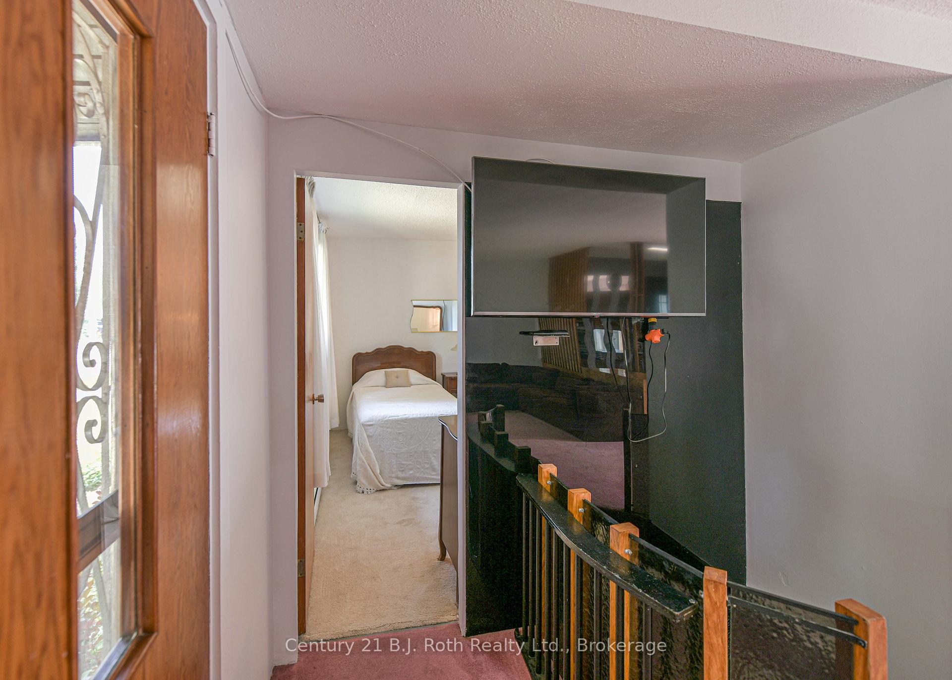 Photo 11 of 535 High Street, Orillia — HOMEH