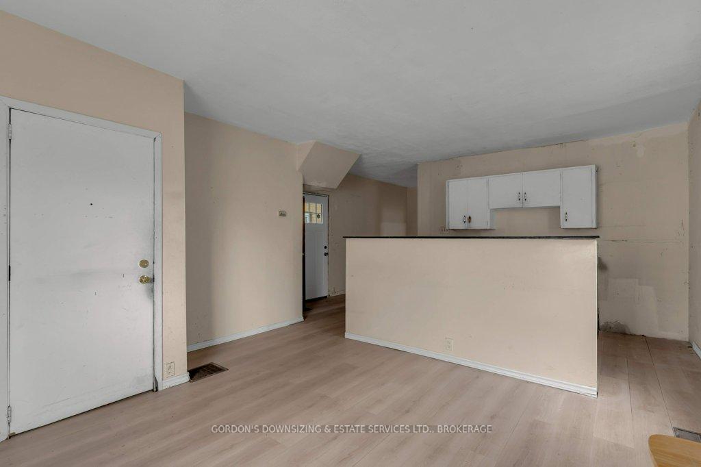 Photo 5 of 184 Montreal Street, Kingston, East of Sir John A. Blvd — HOMEH