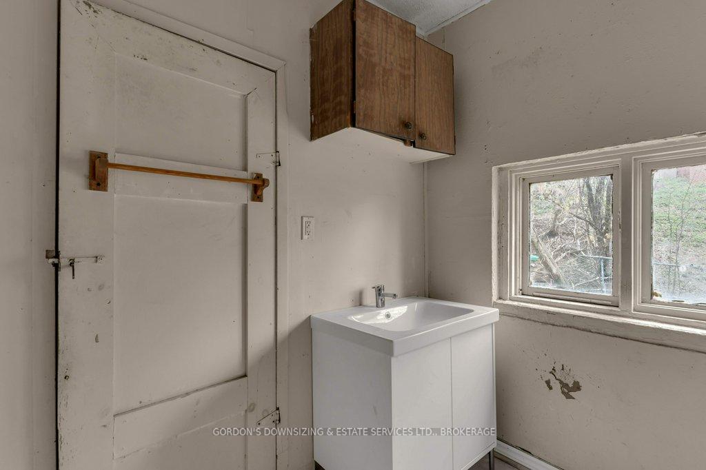 Photo 16 of 184 Montreal Street, Kingston, East of Sir John A. Blvd — HOMEH
