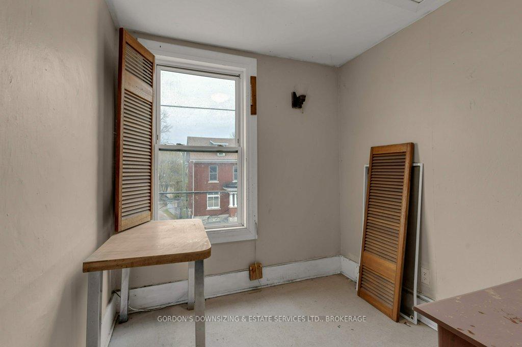 Photo 23 of 184 Montreal Street, Kingston, East of Sir John A. Blvd — HOMEH