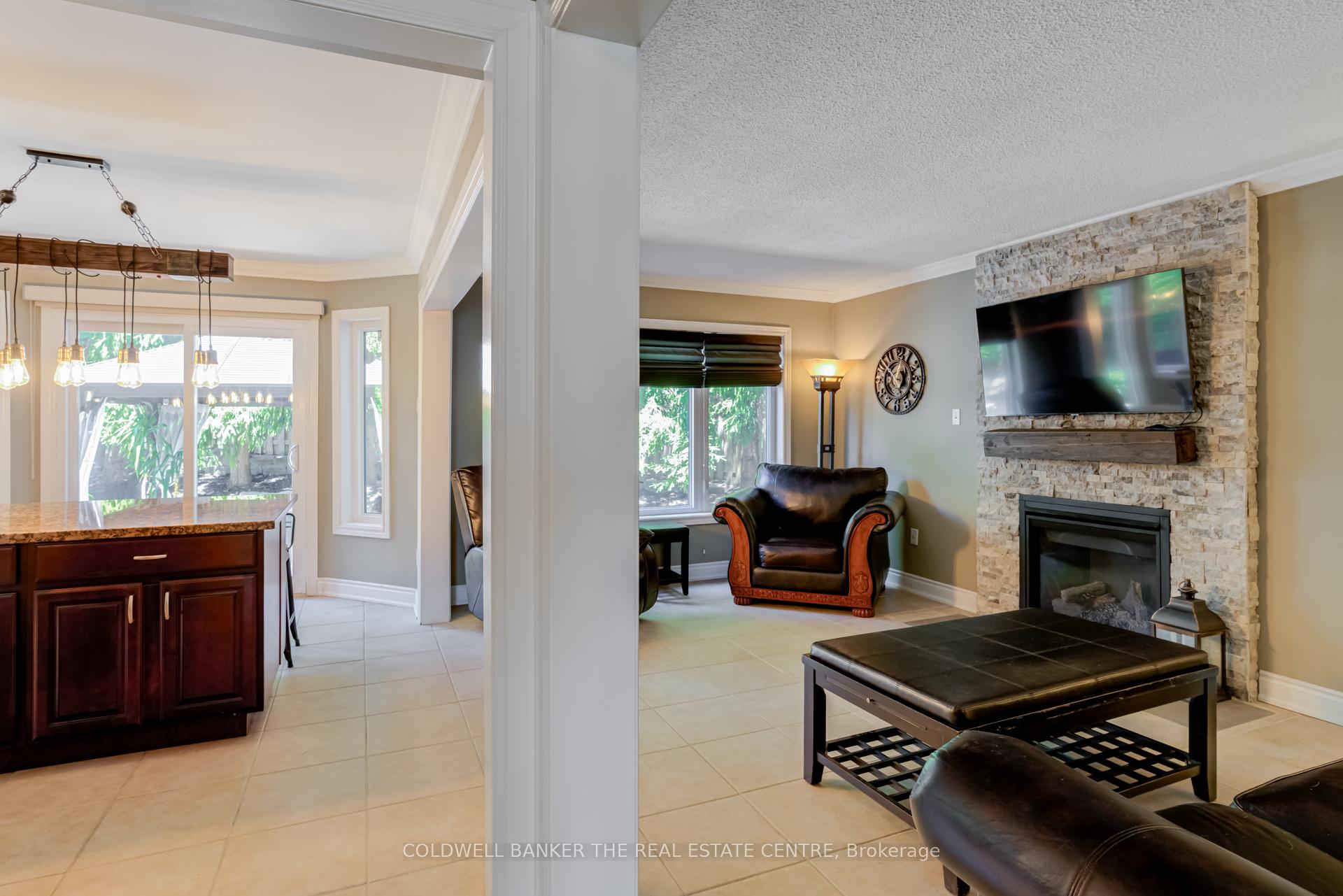 Photo 7 of 129 Foxtail Ridge, Newmarket, Armitage — HOMEH