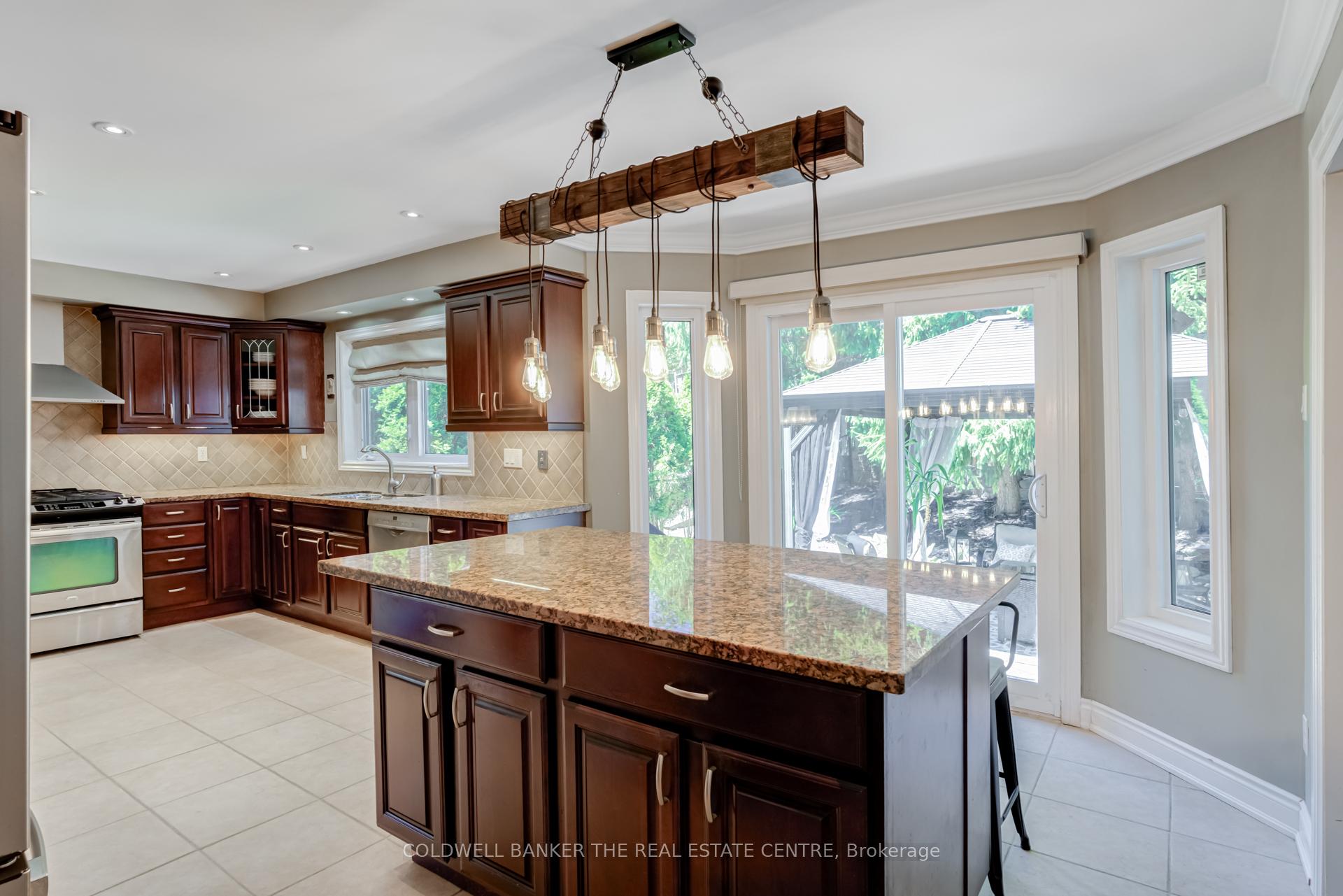 Photo 8 of 129 Foxtail Ridge, Newmarket, Armitage — HOMEH