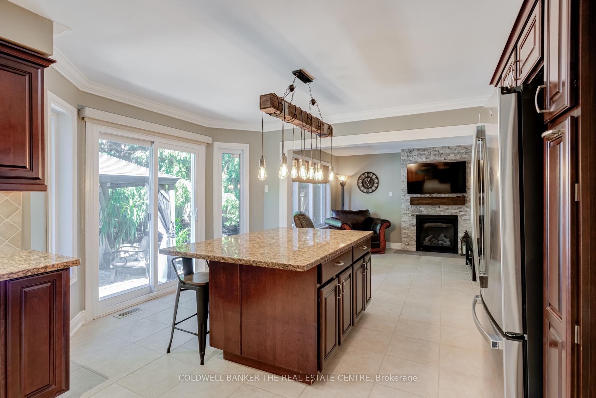Photo 10 of 129 Foxtail Ridge, Newmarket, Armitage — HOMEH