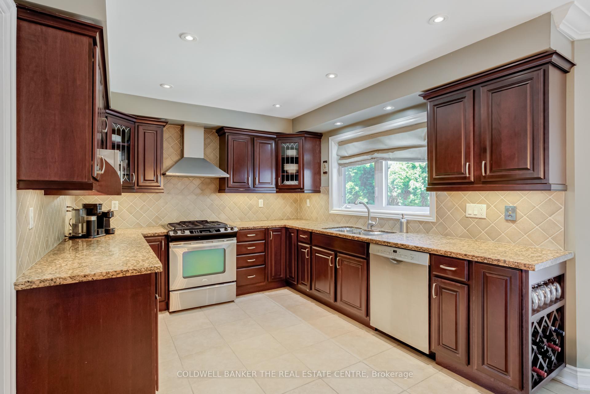 Photo 11 of 129 Foxtail Ridge, Newmarket, Armitage — HOMEH